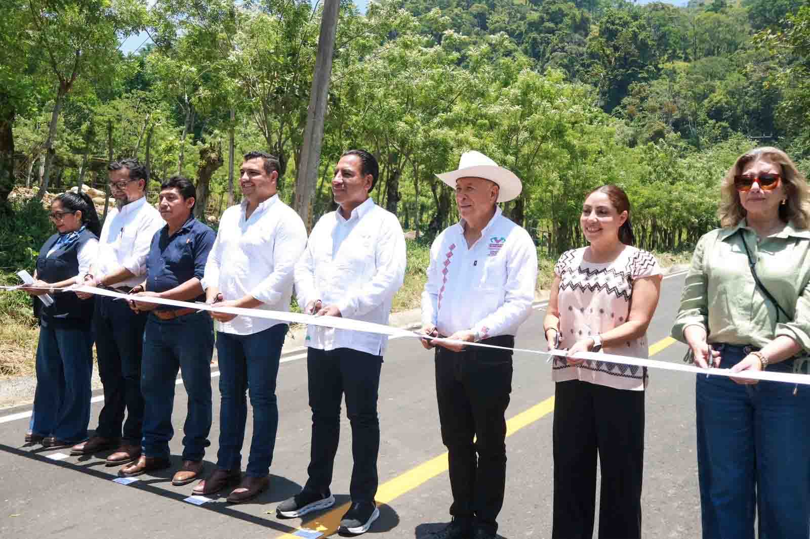 Con inversión en caminos, vialidades y agua potable, Eduardo Ramírez impulsa el bienestar en Solosuchiapa e Ixtapangajoya