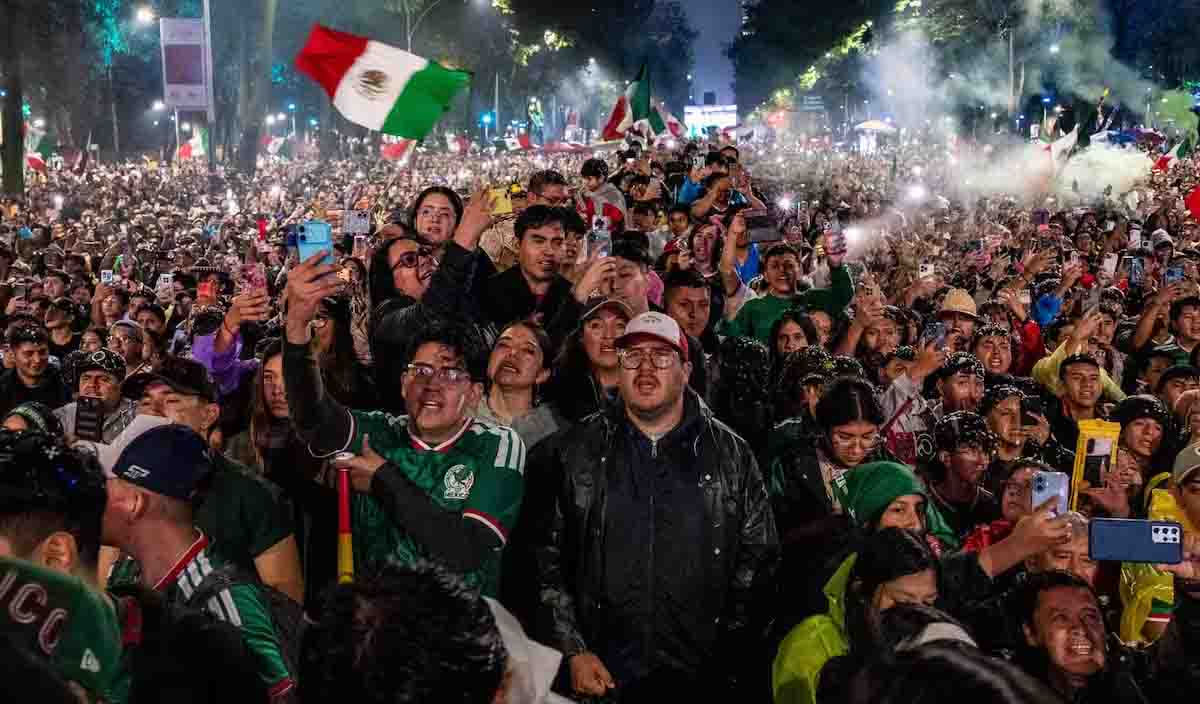 PAN y PRI exigen renuncia de César Cravioto por muertes en festejos del Mundial