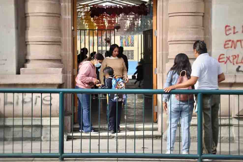 La SEP concluye otro ciclo sin evaluación a alumnos y sin datos sobre abandono escolar