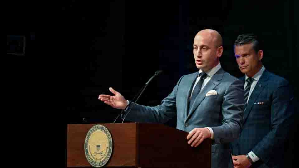“El sistema judicial y político no funciona en México porque los cárteles tienen el control”, afirma Stephen Miller, subjefe de gabinete