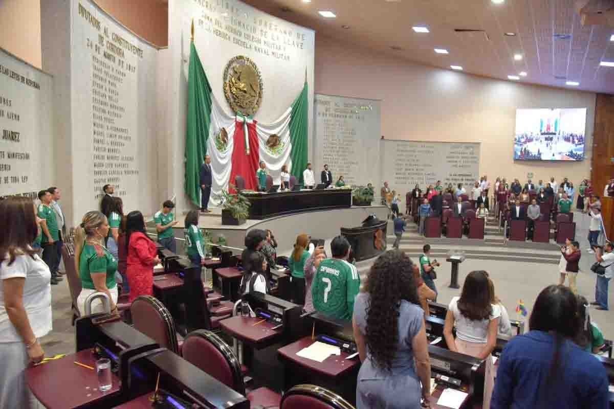 Veracruz tipifica el acecho como delito; alertan riesgo de “mordaza” contra periodistas