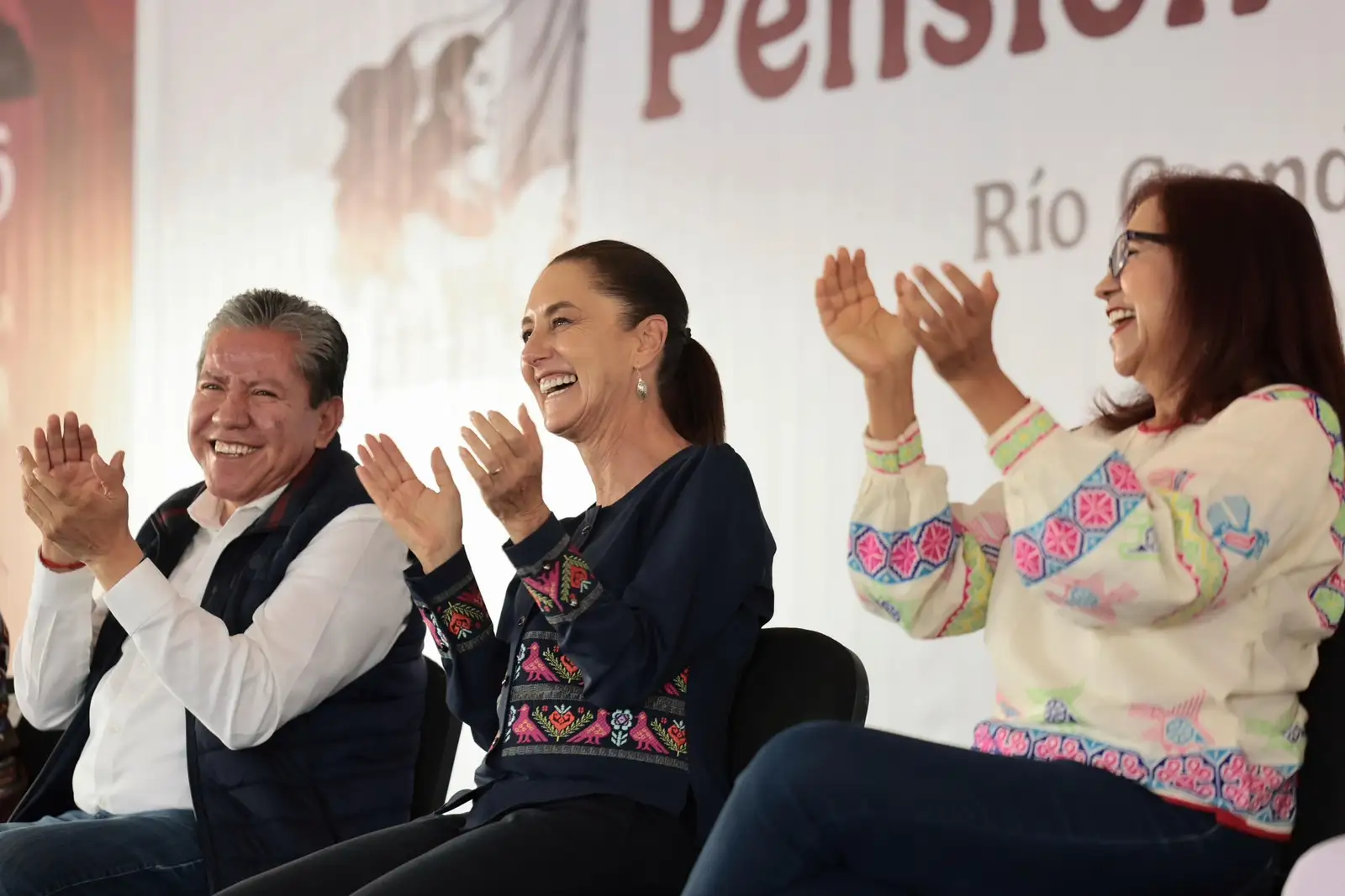 Preguntemos escuela por escuela, eso es democracia: Sheinbaum