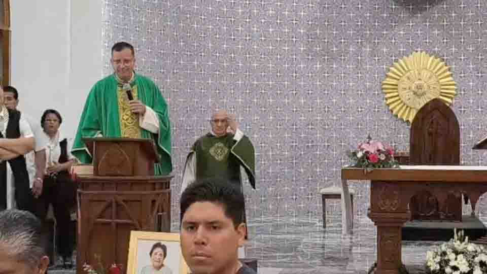 Balacera en Los Mochis desata pánico durante misa; “vamos a respirar, tranquilos”, sacerdote llama a la calma
