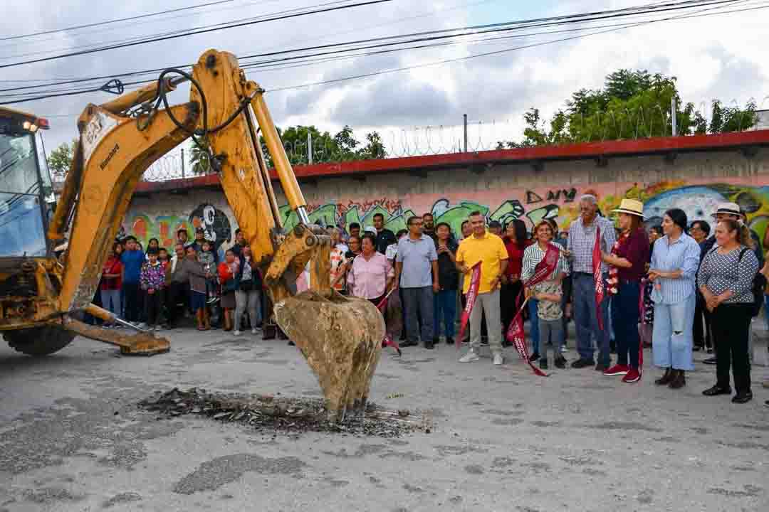 Inicia pavimentación de la calle Alfonso Sierra en Maestros de México