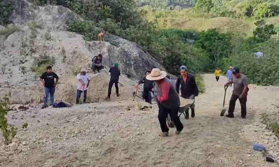 Comunidades de Ocosingo exigen mejoramiento de carretera y advierten con bloqueos