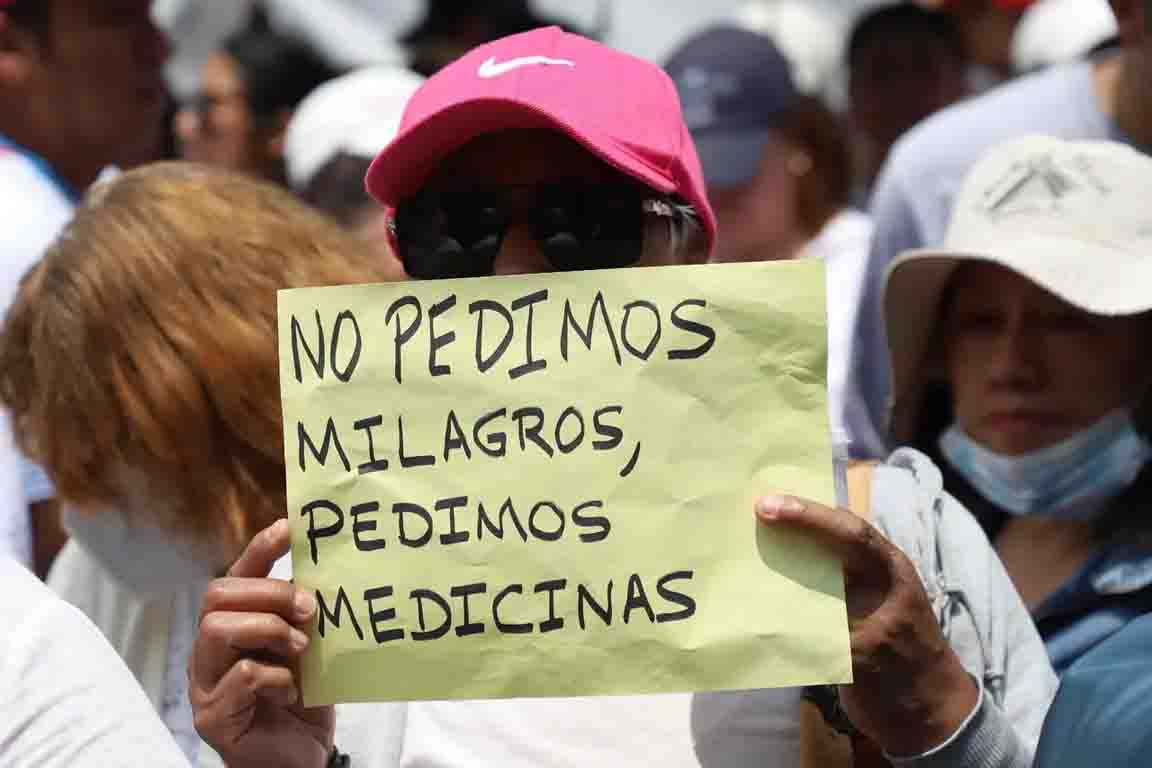 Expertos alertan sobre crisis en hospitales del IMSS-Bienestar por recorte en catálogo de medicinas
