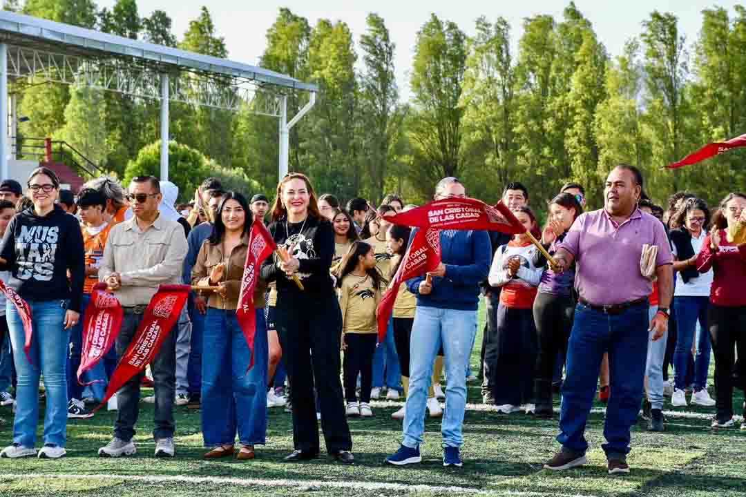 Impulsa Fabiola Ricci la rehabilitación de cancha de fútbol americano