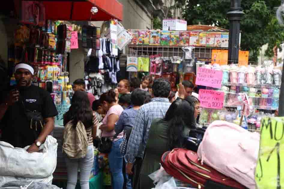 Familias padecen por precios de listas de útiles