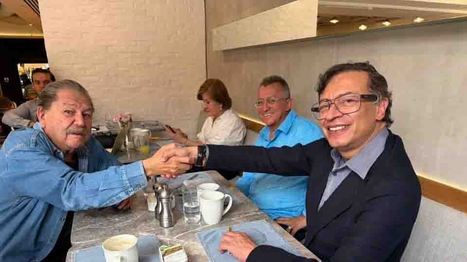 Paco Ignacio Taibo, director del FCE, acuerda publicar el nuevo libro de Gustavo Petro con recursos públicos