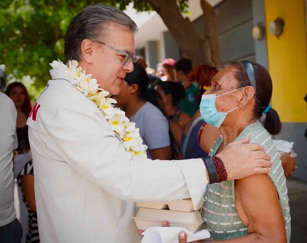 Chacón lleva comedor móvil a Plan de Ayala