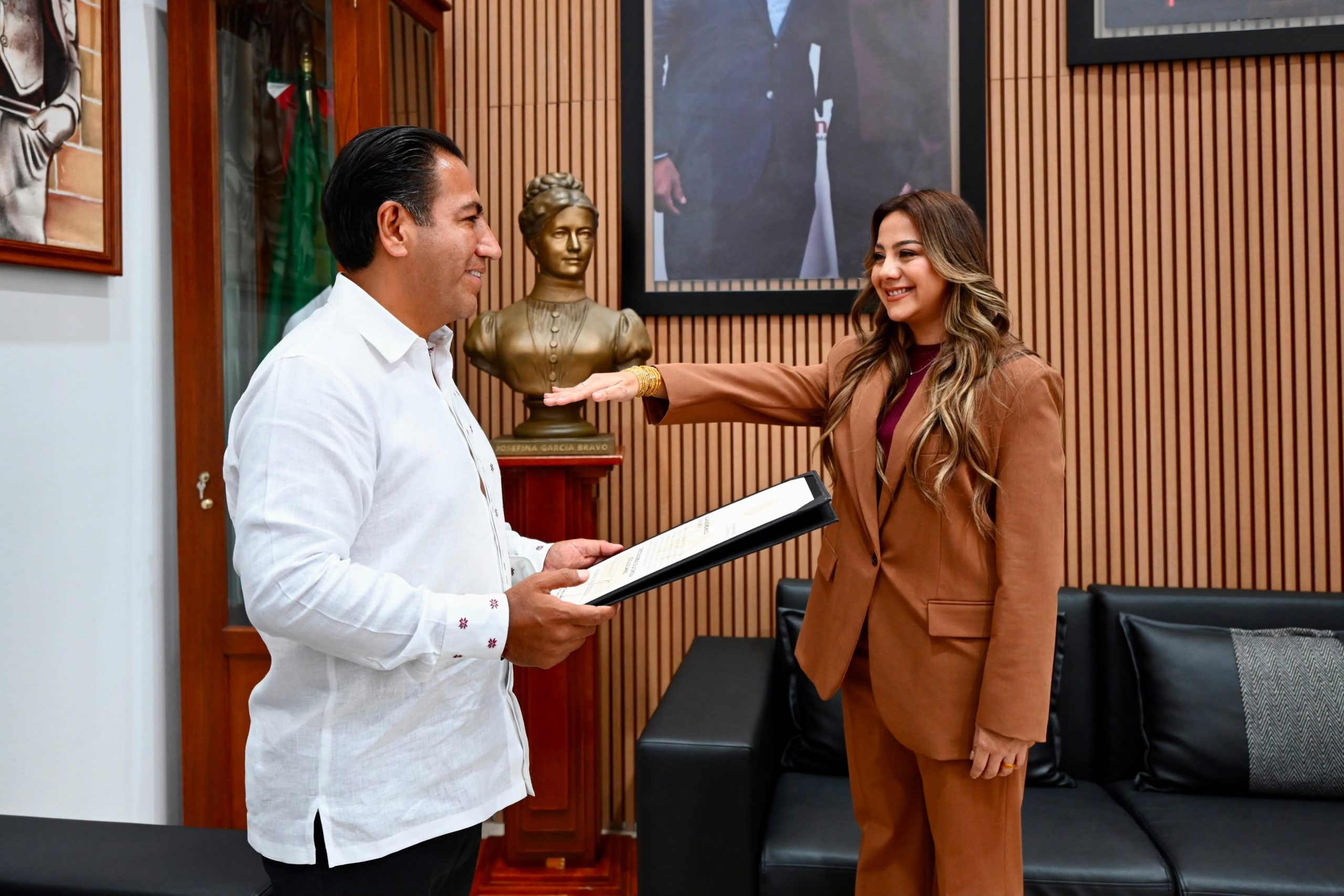 Alejandra Gómez Mendoza asume la Comisión Estatal de Caminos de Chiapas