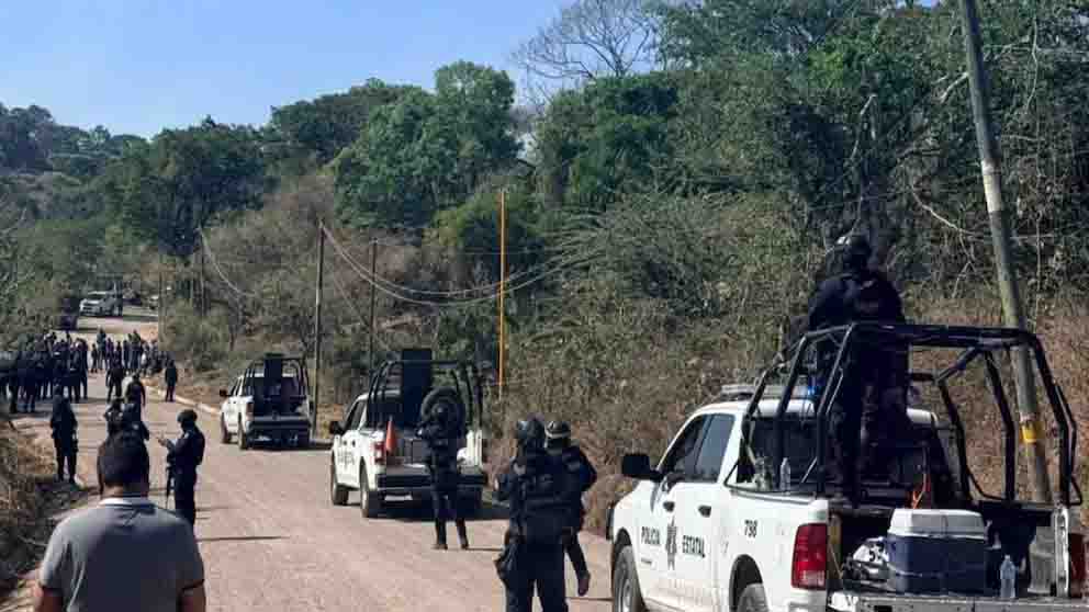 Los Ardillos usan a pobladores de Chilpancingo como “barricada humana” tras agredir a militares: Defensa detuvo a dos