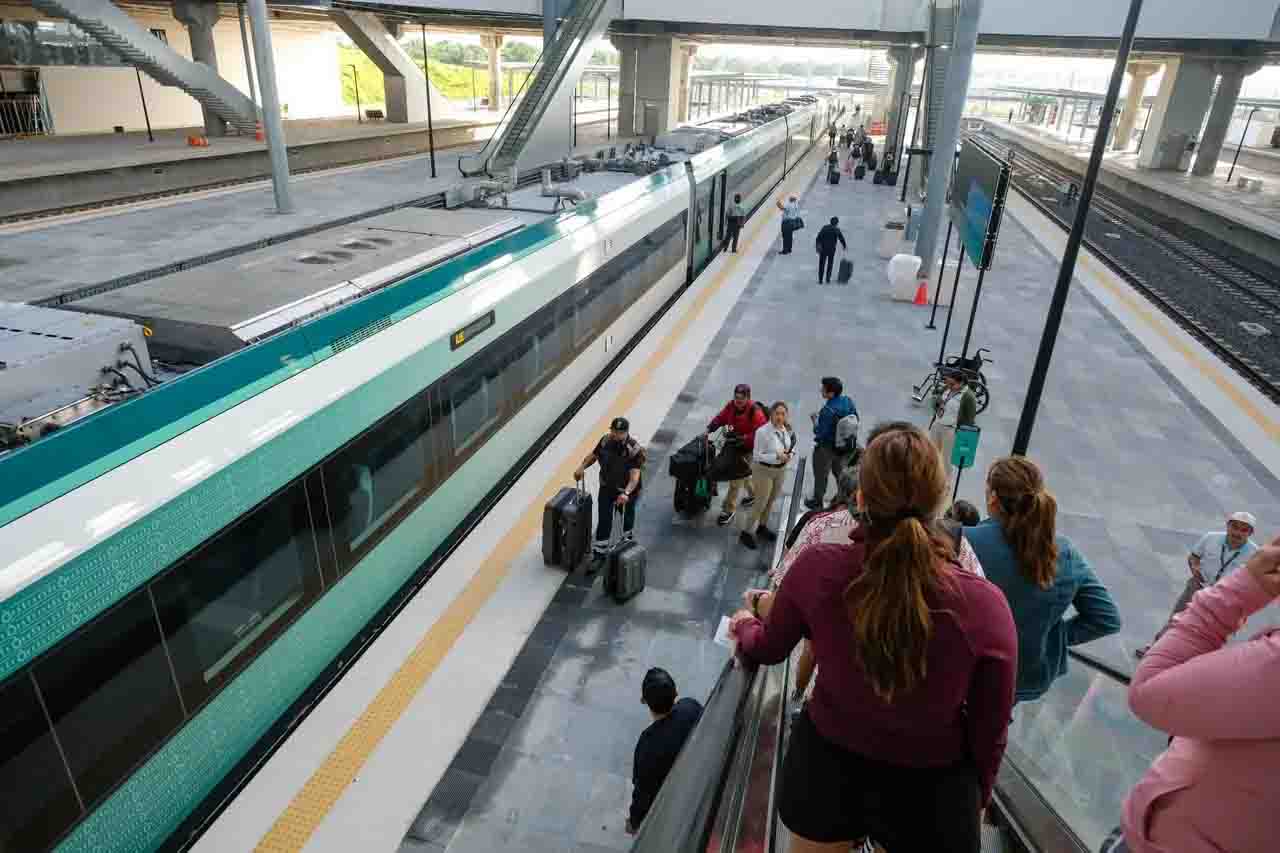 Más anuncios que ingresos: AMLO convirtió a la Sedena en principal dispersor de dinero en medios