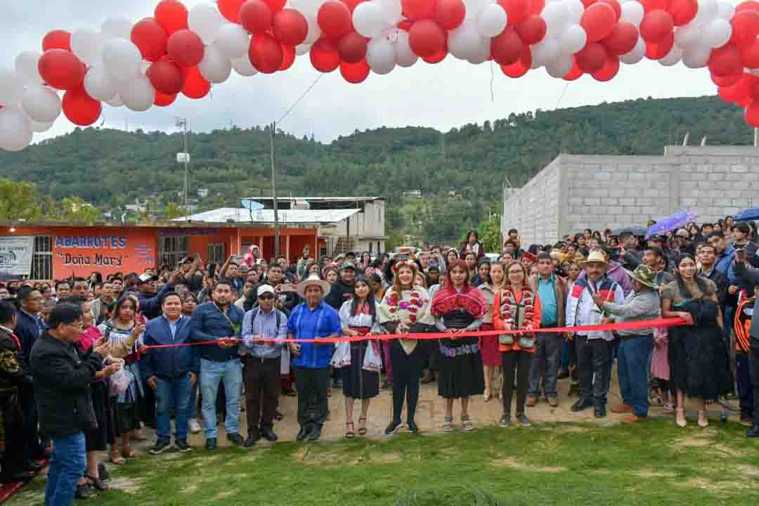 Inaugura Fabiola Ricci la calle Matasano y anuncia gestiones para regularizar Molino Los Arcos