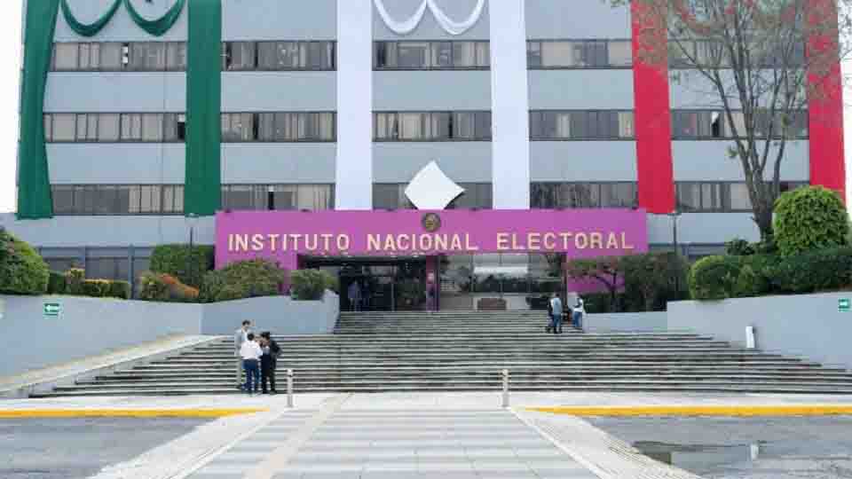 Sin consultar a consejeros, INE de Taddei cambia a gris el color institucional; hoy entra en vigor
