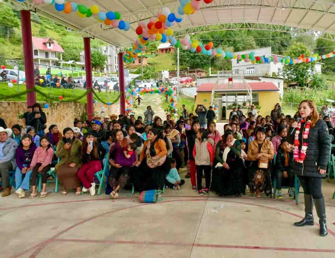 Inaugura Fabiola Ricci domo en San Luis Chupactic para fortalecer la educación y la convivencia comunitaria