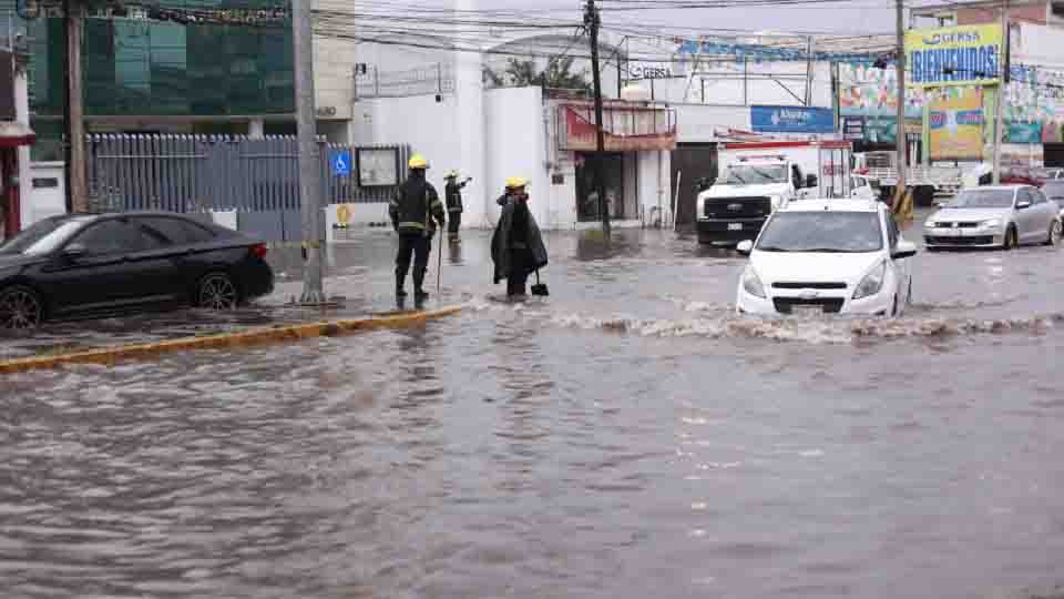 “Marie” se convierte en huracán categoría 1 y deja inundaciones; suspenden clases en zonas de Baja California Sur