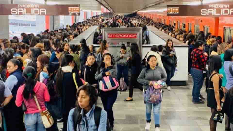 Incidente en el Metro: una mujer queda atrapada entre un tren y el andén en la estación Pantitlán