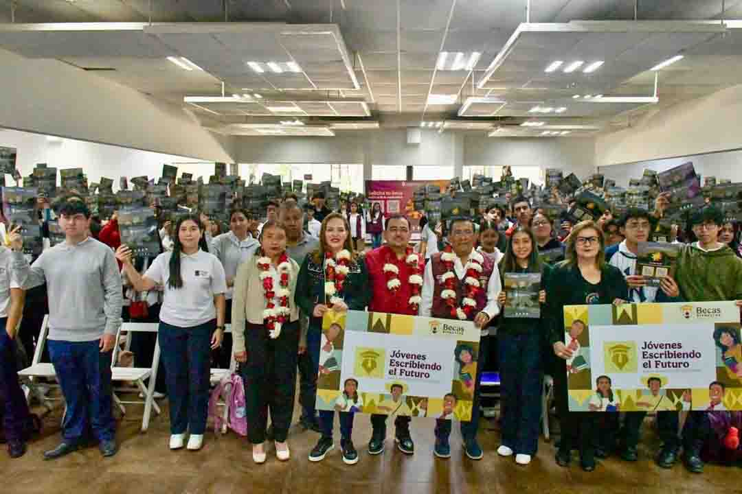 Ayuntamiento respalda oportunidades educativas para las juventudes de San Cristóbal