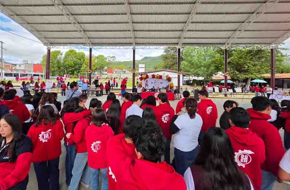Talento juvenil destaca en Feria Tecnológica y Cultural del CBTIS 92