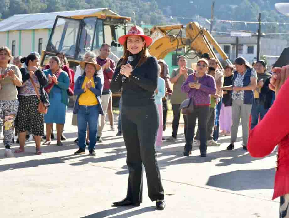 Fabiola Ricci arranca construcción de techado multideportivo en la colonia 5 de Marzo