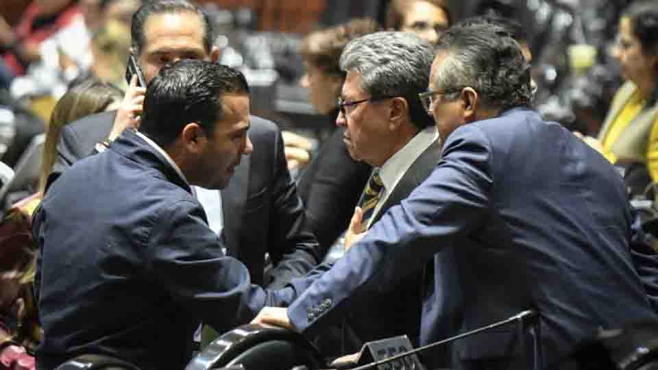 Sin cambiar una coma, diputados de la 4T van por aprobación de deuda por 1.7 billones de pesos en 2027