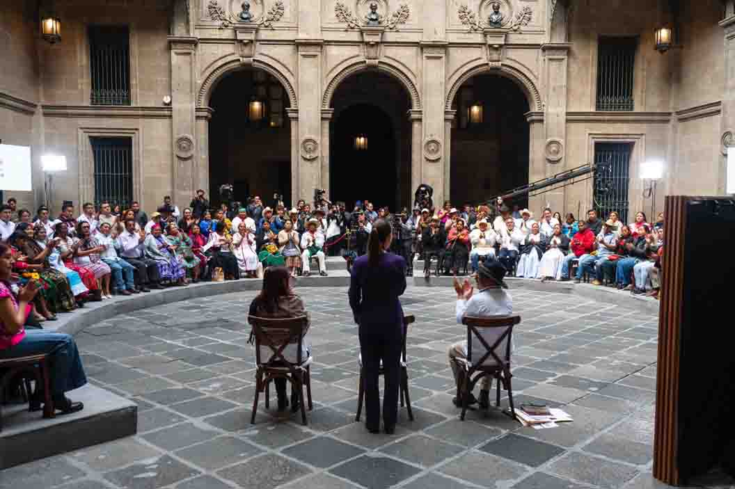 En el día de la Resistencia Indígena, presidenta Claudia Sheinbaum anuncia que a petición de los Pueblos Originarios y Afromexicano se amplía periodo de consulta de la iniciativa de Ley General