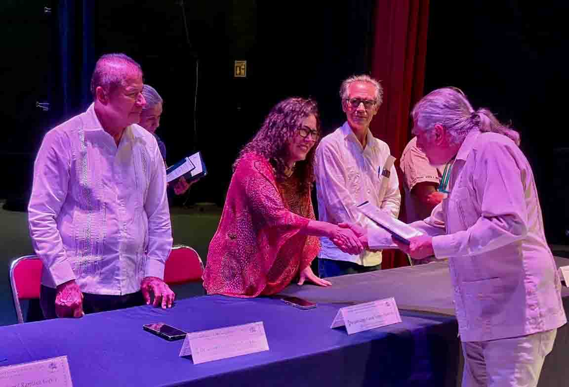 UNICACH distingue a docentes e investigadores por sus aportaciones a la excelencia académica