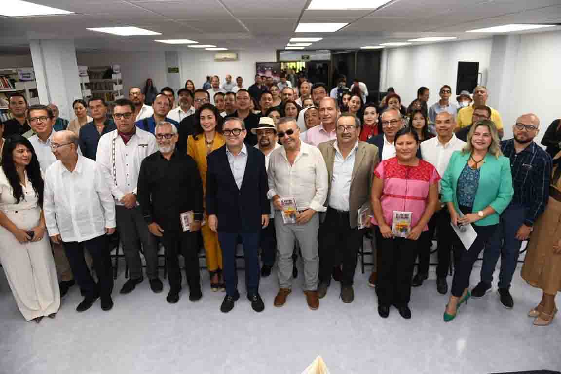 Presentan libro del nuevo Escudo de Chiapas en la FIL Unach 2026