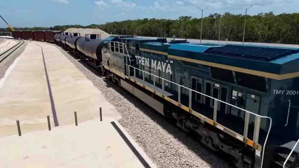 Negocios en el Tren Maya de carga: Ejército convierte a contratistas de refacciones y cursos en vendedores de locomotoras