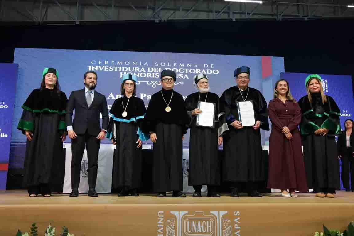 Reconoce Roy Mandujano la excelencia académica en la entrega del Doctorado Honoris Causa