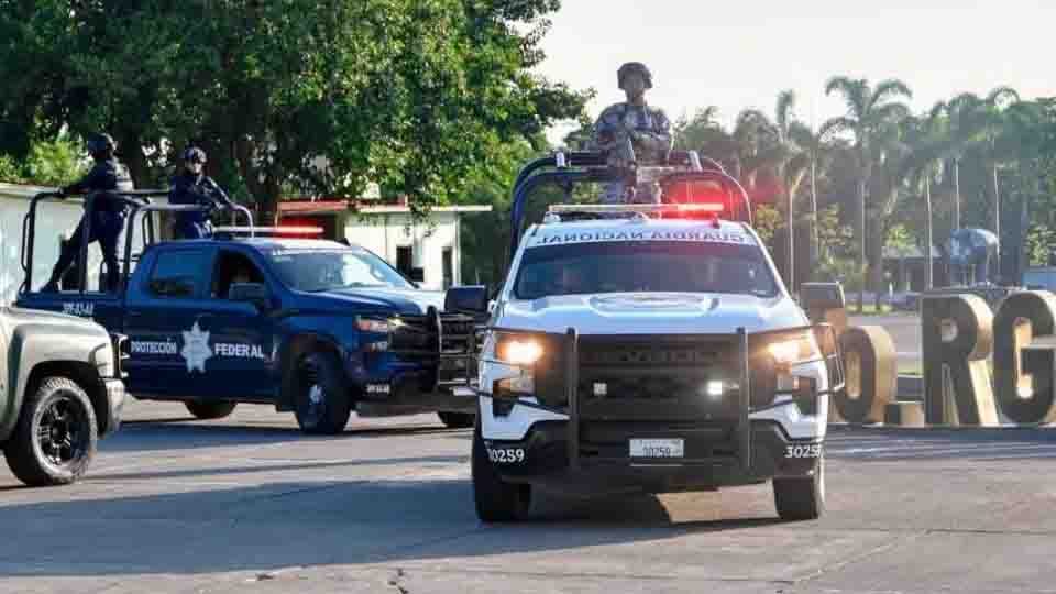 Reportan bloqueos y quema de vehículos en municipio de Morelos tras presunto operativo