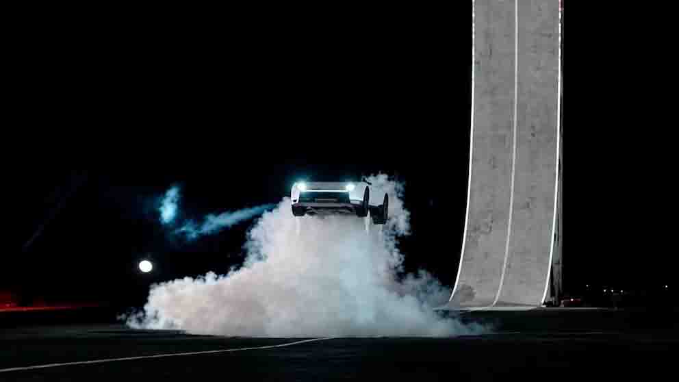 Tesla Roadster: cuánto cuesta y cuándo se podrá comprar el auto volador